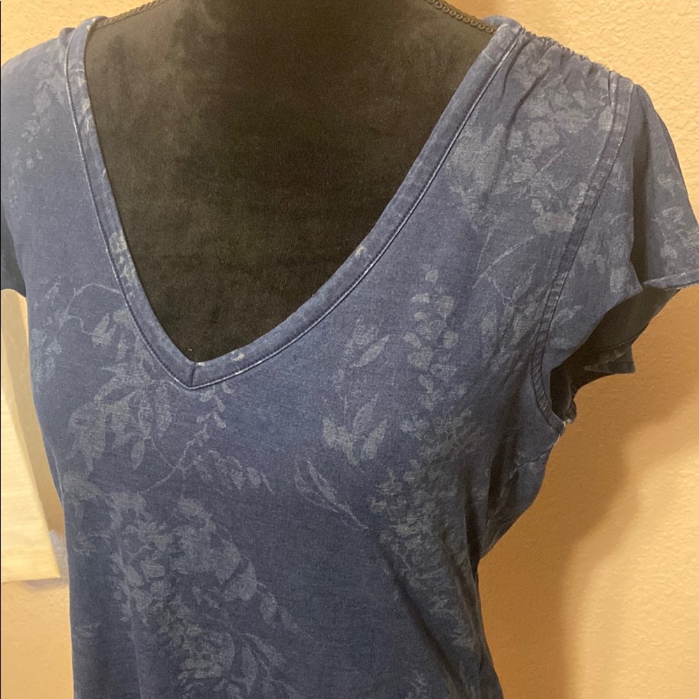 Blue Floral V-Neck Flutter Braided Sleeve T-Shirt - Picture 2 of 8